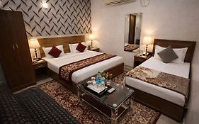 The Super Residency - Near Nizamuddin Markaz & Auliya Dargha